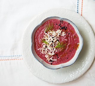 Rychlá polévka z červené řepy a fenyklu