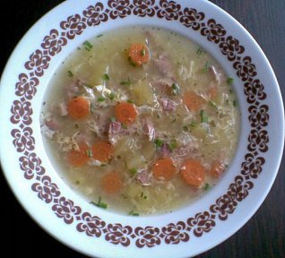 Polévka z uzeného stehýnka