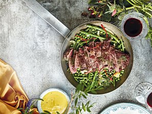 Flank steak s hráškem a fazolkami