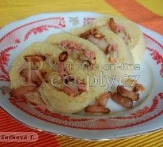 Bramborový závin s kysaným zelím Bramborový závin s kysaným zelím