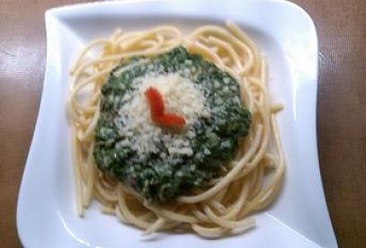 Špagety se špenátem a sýrem