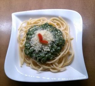 Špagety se špenátem a sýrem