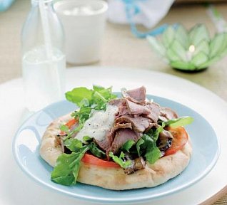 Minipizzy s jehněčím masem a lilkem