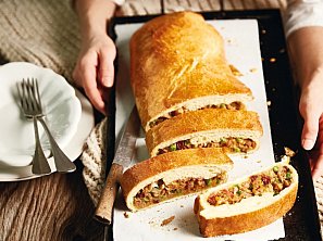 Briošková roláda s masem a sýrem