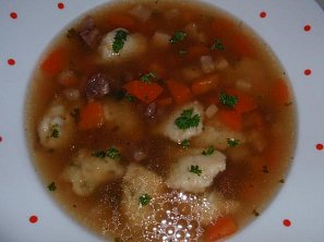 Masový vývar s petrželovými noky