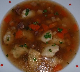 Masový vývar s petrželovými noky