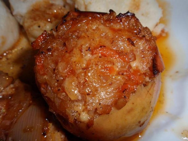 Jablka plněná zelnou směsí - příloha