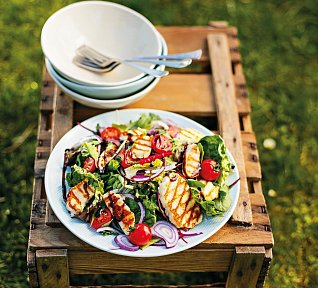 Halloumi z grilu na salátu