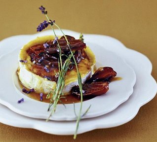 Kozí sýr s medem a datlemi