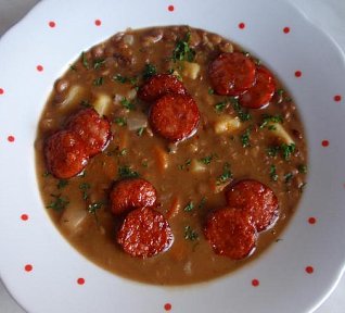 Čočková polévka s klobásou
