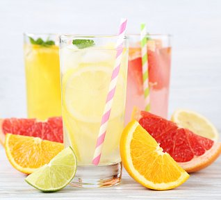 Grapefruitová limonáda s mátou a medem