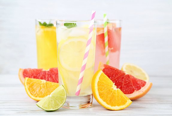 Grapefruitová limonáda s mátou a medem
