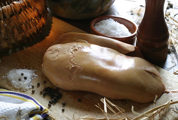 Husí játra s hruškami