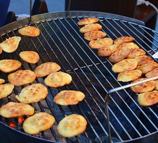 Grilovaný oštiepok s brusinkovou omáčkou