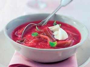 Rebarborová polévka se zakysanou smetanou