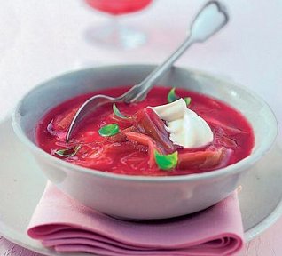 Rebarborová polévka se zakysanou smetanou