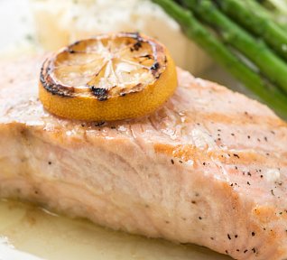 Losos ve slanině s bramborovou kaší