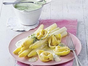 Domácí tortellini s chřestem Domácí tortellini s chřestem