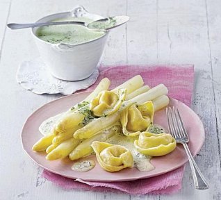 Domácí tortellini s chřestem