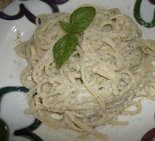 Těstoviny s ricottou a  pestem