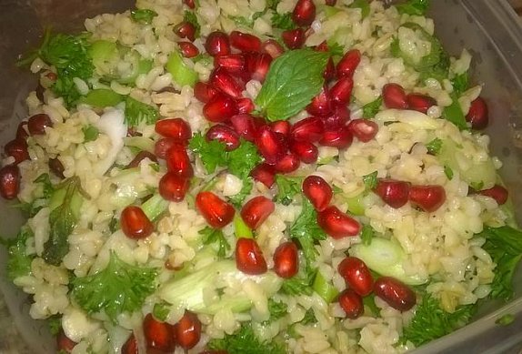 Bulgurový salát s rudými perlami