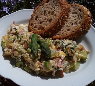 Chřestová smaženice s medvědím česnekem