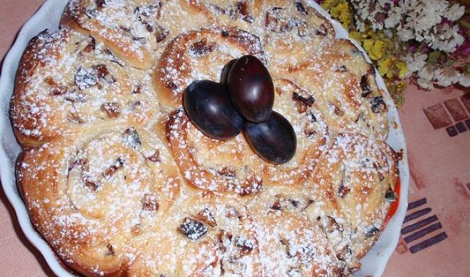 "Rozetky" - šneci s tvarohem a švestkami
