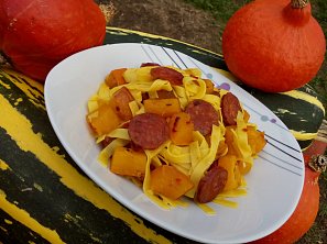 Pikantní pečená dýně s těstovinami Pikantní pečená dýně s těstovinami