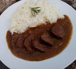 Rozmarýnové hovězí na špeku