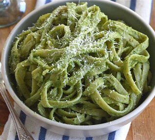 Těstoviny s avokádovou omáčkou