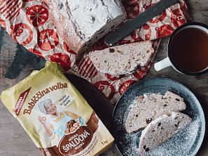 Špaldová vánočka