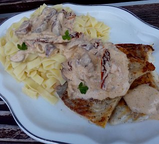 Treska se smetanovým přelivem