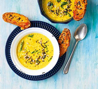 Pórková polévka s fazolemi a toasty