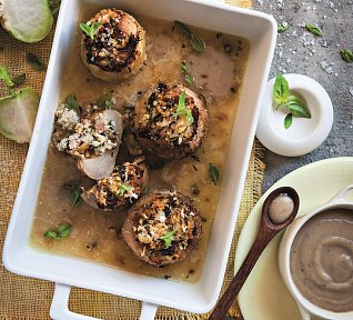 Plněné kedlubny s cibulovou omáčkou