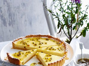 Cheesecake s passion fruit omáčkou Cheesecake s passion fruit omáčkou