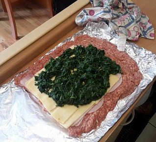 Domácí plněná roláda z mletého masa Domácí plněná roláda z mletého masa