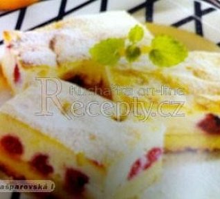 Krupicovo-tvarohový koláč s ovocem