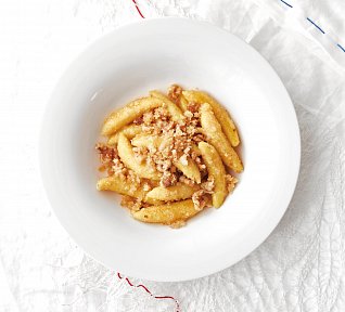 Bramborové šišky se strouhankou a ořechy