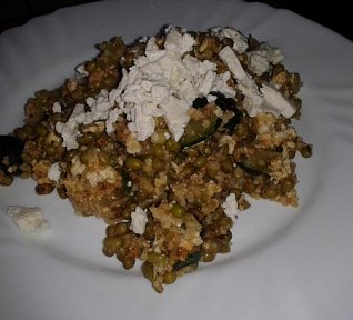 Teplý mungo salát s tofu a kuskusem