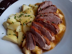 Kachní prsa s jablkovým sosem