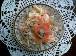 Zeleninový salát s rozinkami