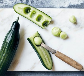 Krůtí stehno s okurkami