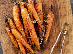 Pečená mrkev s balzamikem a mandlemi