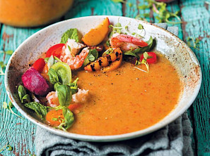 Broskvovo-rajské gazpacho s krevetami