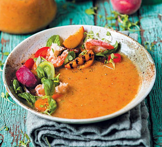 Broskvovo-rajské gazpacho s krevetami