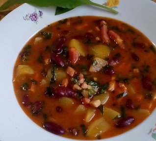 Debrecínská polévka s fazolemi