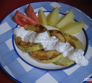 Smažené cukety s jogurtovou zálivkou