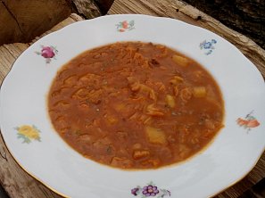Kapustová polévka s bramborem a mletým masem Kapustová polévka s bramborem a mletým masem
