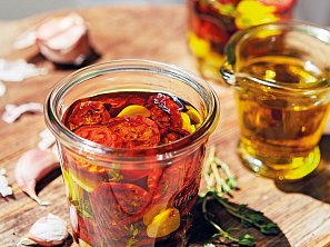 Karamelizovaná rajčata v olivovém oleji