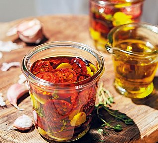 Karamelizovaná rajčata v olivovém oleji